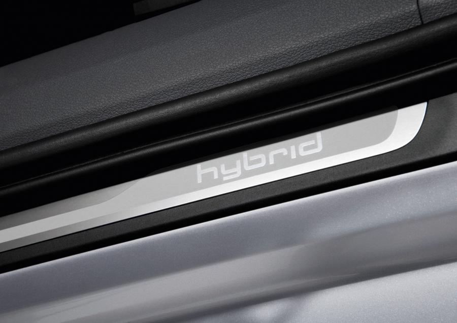 Детали интерьера Audi A6 Hybrid Sedan (4G, C7) 2011 года  (фото 2 из 24)